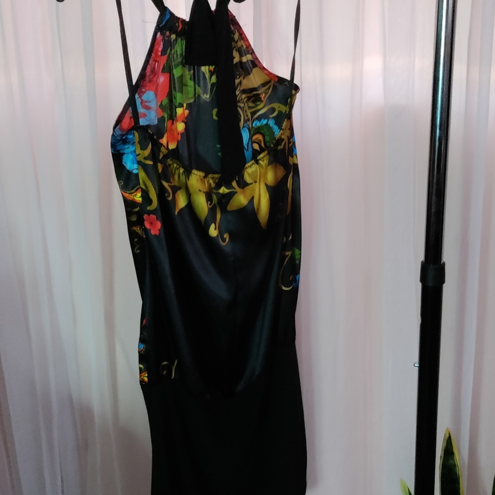 Beautiful back out dress - Picture 4 of 4